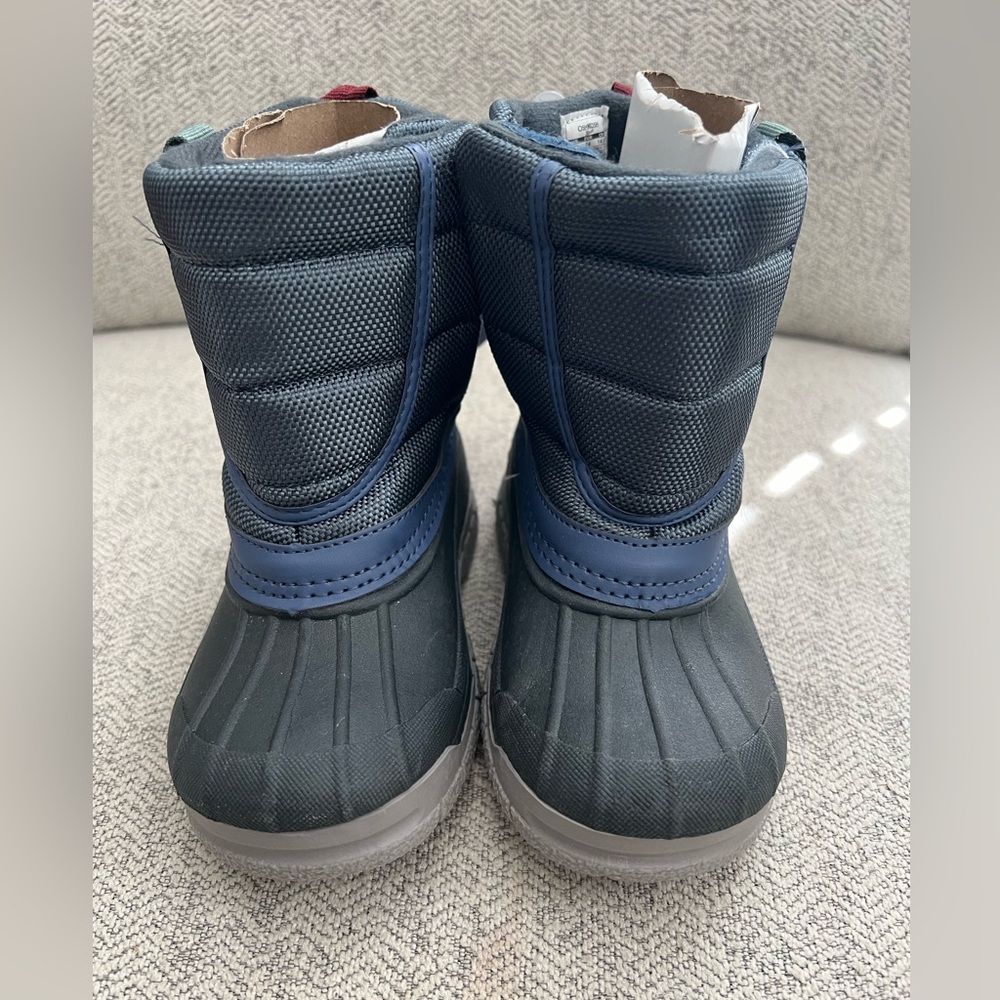 Toddler boys 8 OshKosh snow boots
